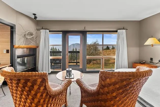Room (Upper Mt. Robinson) (Not Pet Friendly)