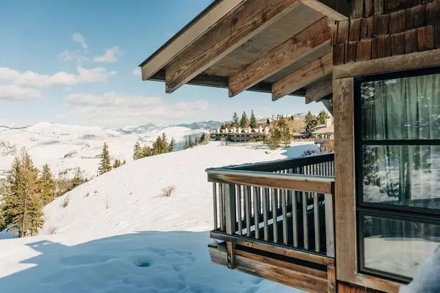Room (Upper Mt. Robinson) (Not Pet Friendly)