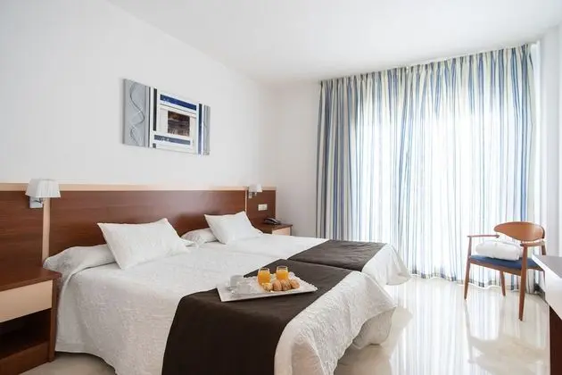 Standard Tek Büyük Yataklı Oda, Birden Çok Yatak, Teras (with extra bed)