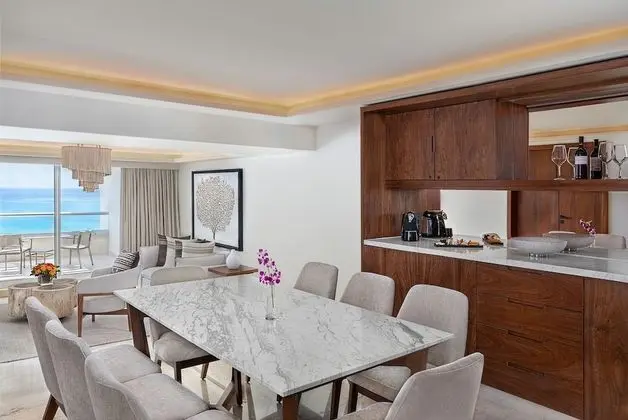 Grand Oda, 1 En Büyük (King) Boy Yatak, Kısmi Deniz Manzarası