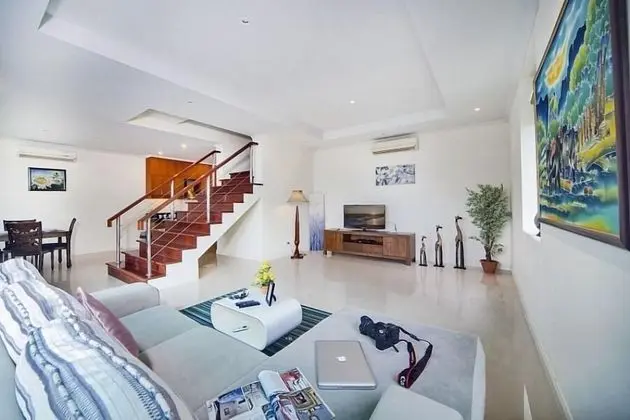 Three-Bedroom Sea View Apartment with Private Pool