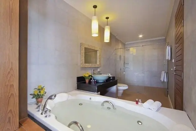 Three-Bedroom Sea View Apartment with Private Pool
