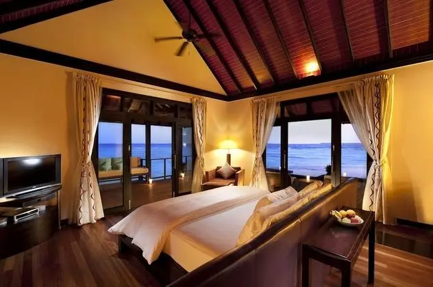 Villa (Sunset Horizon Water Villa)