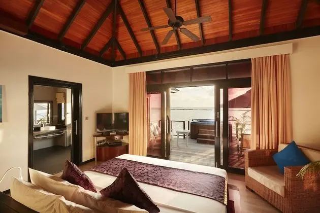 Villa (Sunset Horizon Water Villa)