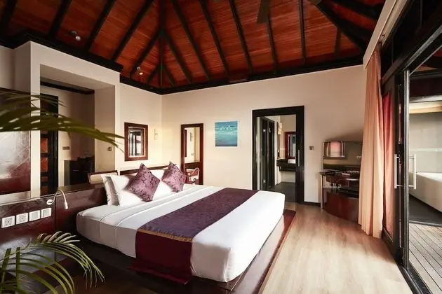 Villa (Sunset Horizon Water Villa)