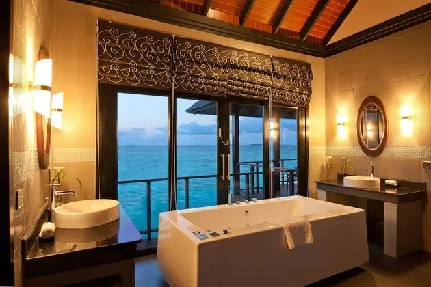Villa (Sunset Horizon Water Villa)