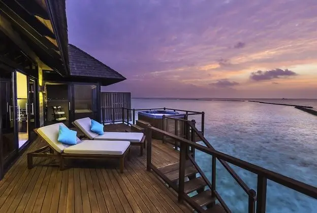 Villa (Sunset Horizon Water Villa)