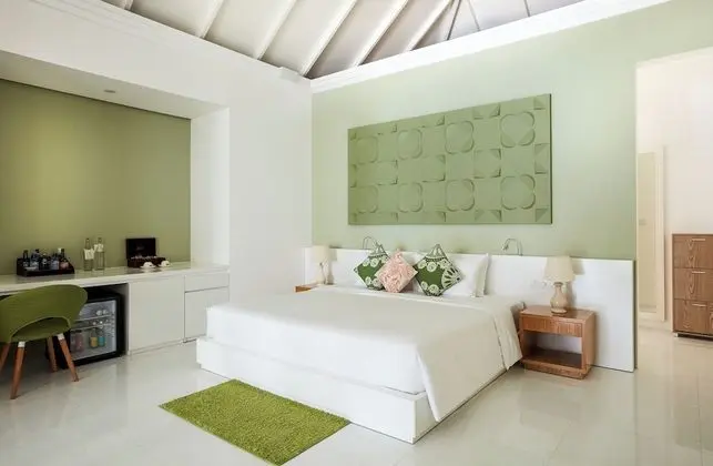 Grand Beach Suite with Pool
