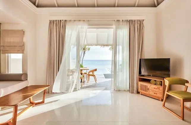 Grand Beach Suite with Pool