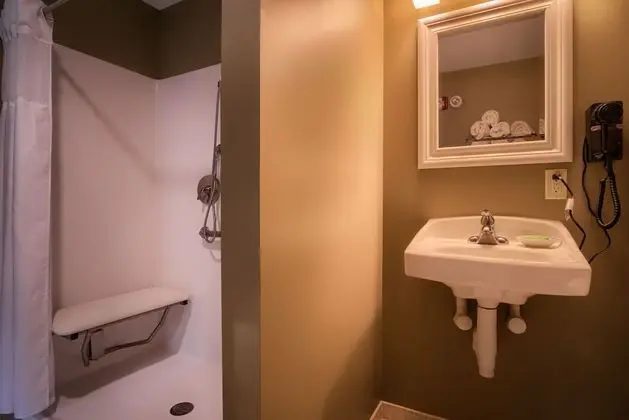 Deluxe Suite ADA