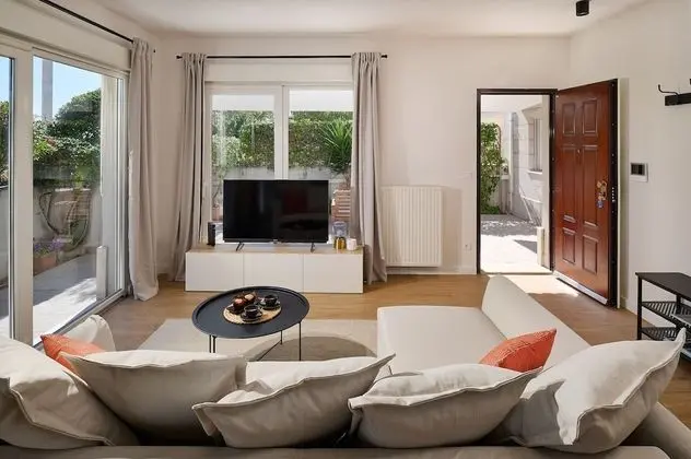 Apart Daire, 2 Yatak Odası, Teras, Zemin Kat