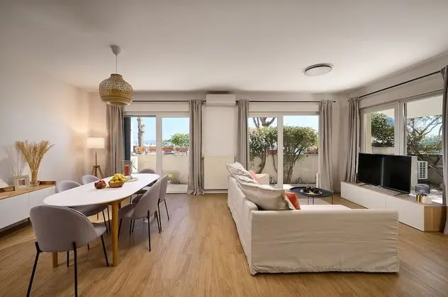 Apart Daire, 2 Yatak Odası, Teras, Zemin Kat