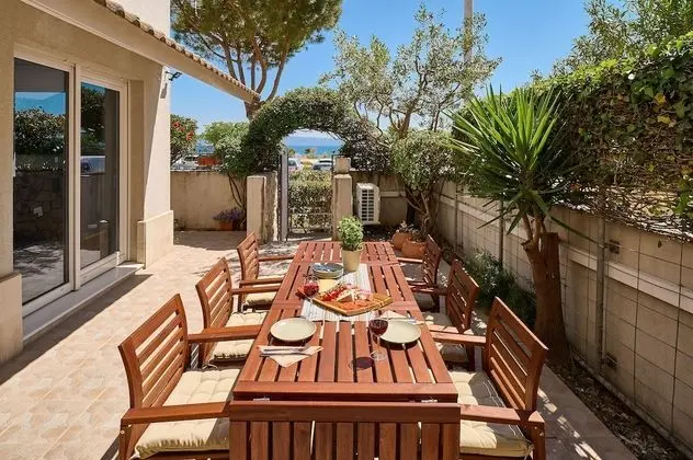 Apart Daire, 2 Yatak Odası, Teras, Zemin Kat