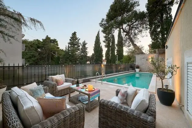 Deluxe Villa