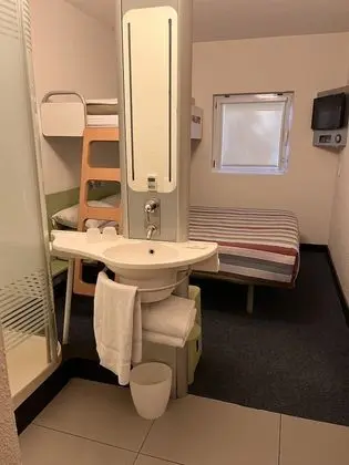 Standard Üç Kişilik Oda, Sigara İçilmez (Queen with separate bunk bed)