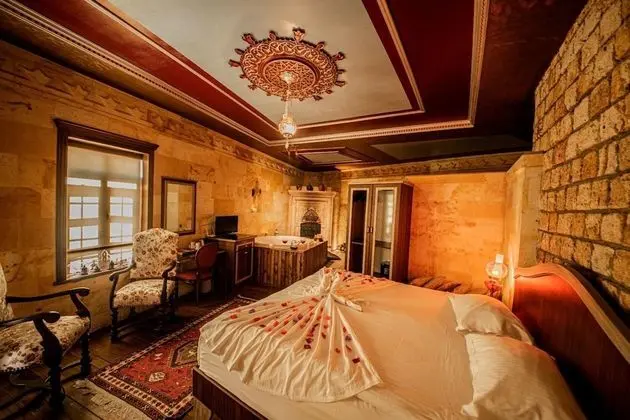 Design Oda, 1 Büyük (Queen) Boy Yatak, Sıcak Su Küveti