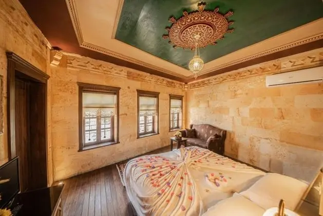 Design Oda, 1 Büyük (Queen) Boy Yatak, Sıcak Su Küveti