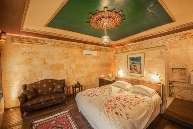 Design Oda, 1 Büyük (Queen) Boy Yatak, Sıcak Su Küveti
