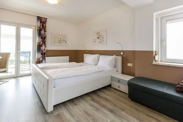 Tek Büyük veya İki Ayrı Yataklı Oda (incl. cleaning fee EUR 25, city tax 2)