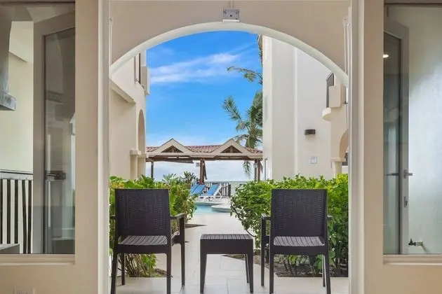 Suite Ground Pool View