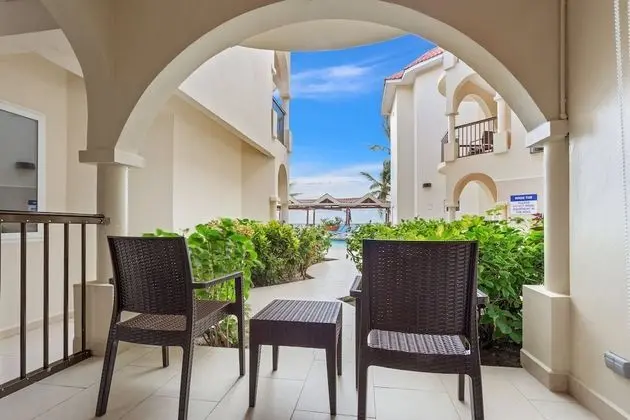 Suite Ground Pool View