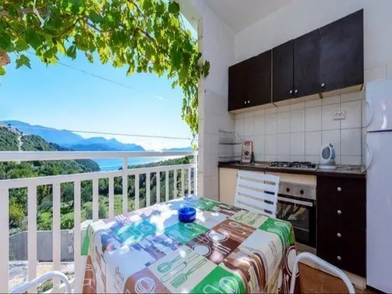 Tek Büyük Yataklı Oda (Double Room with Balcony and Sea View)