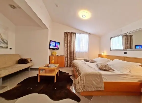 Standard Süit, 2 Yatak Odası, Kısmi Deniz Manzaralı