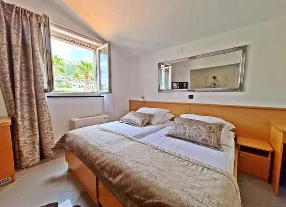 Standard Süit, 2 Yatak Odası, Kısmi Deniz Manzaralı