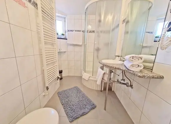 Standard Süit, 2 Yatak Odası, Kısmi Deniz Manzaralı