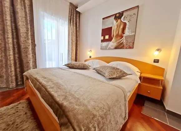 Süit, Balkon, Kısmi Deniz Manzaralı