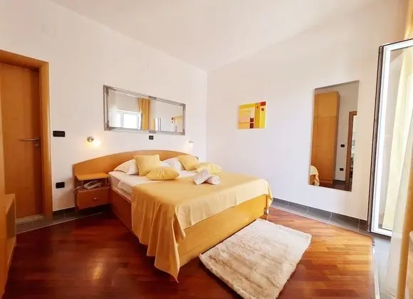 Süit, Balkon, Kısmi Deniz Manzaralı