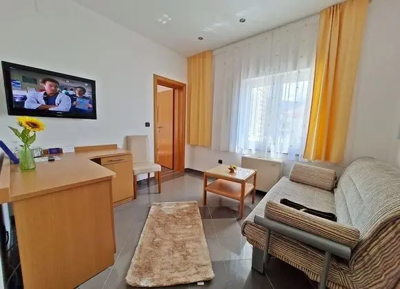 Süit, Balkon, Kısmi Deniz Manzaralı