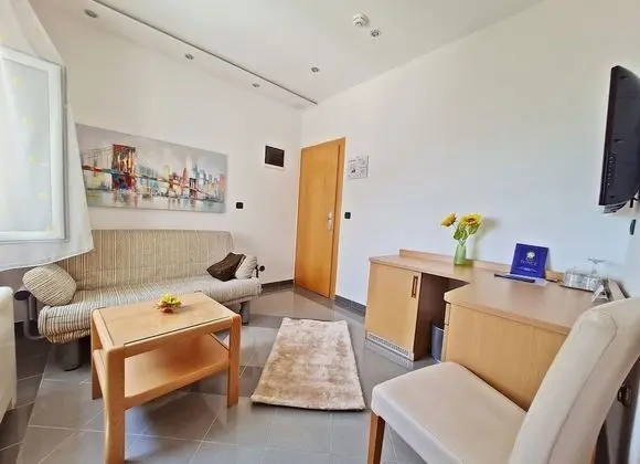 Süit, Balkon, Kısmi Deniz Manzaralı