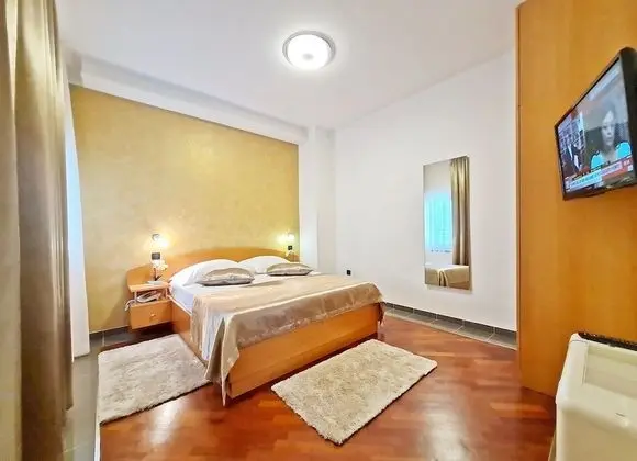 Süit, Balkon, Kısmi Deniz Manzaralı
