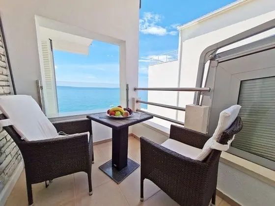 Süit, Balkon, Kısmi Deniz Manzaralı