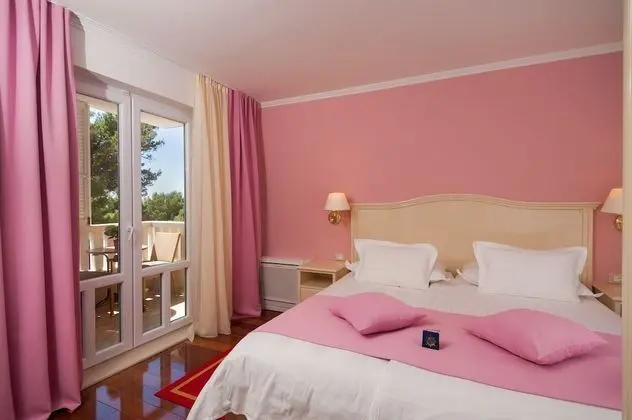 Comfort Oda, 1 En Büyük (King) Boy Yatak, Balkon, Kısmi Deniz Manzaralı