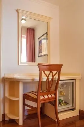 Comfort Oda, 1 En Büyük (King) Boy Yatak, Balkon, Kısmi Deniz Manzaralı