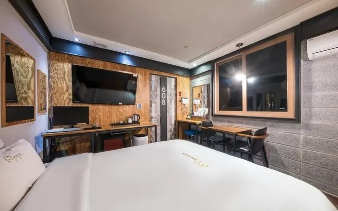 Oda (Standard room-air purifier (Netflix v)