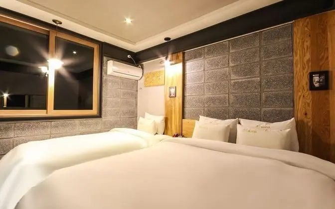 Oda (Twin-air purifier (Netflix viewing Te)