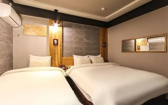 Oda (Twin-air purifier (Netflix viewing Te)