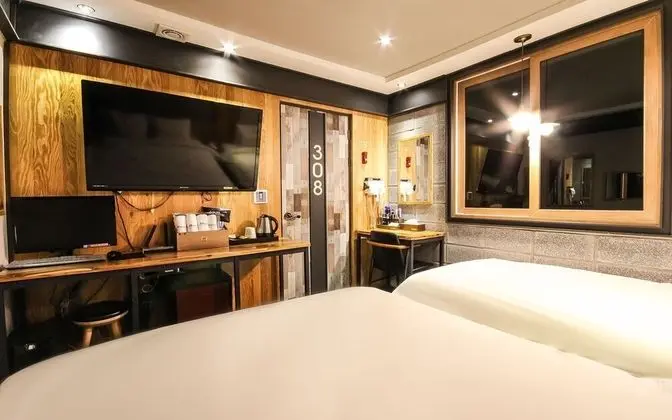 Oda (Twin-air purifier (Netflix viewing Te)