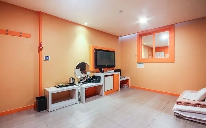 Oda (Family room (Hansil Netflix - persona)