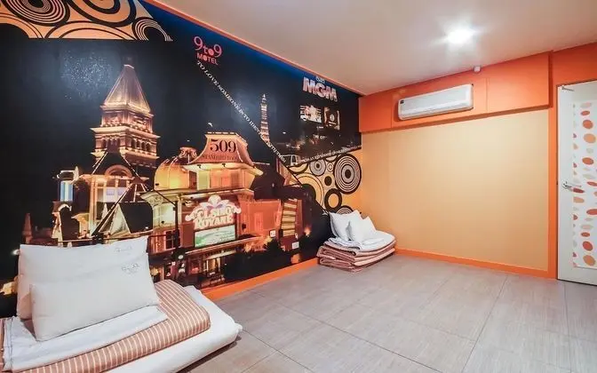 Oda (Family room (Hansil Netflix - persona)