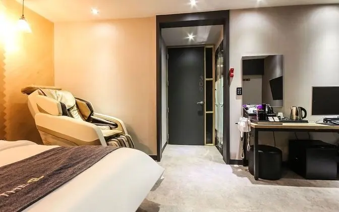Oda (Gaming PC Massage Chair-Special Room )