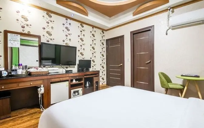 Oda (Standard room (Netflix viewing availa)