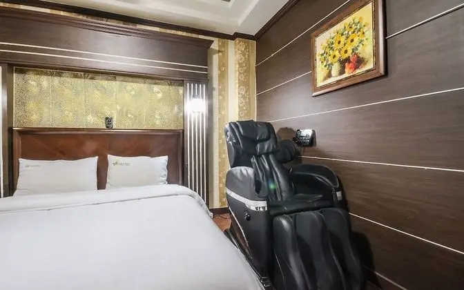 Oda (VIP (Netflix viewing air purifier mic)