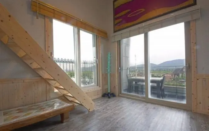 Oda (Special Room 202)