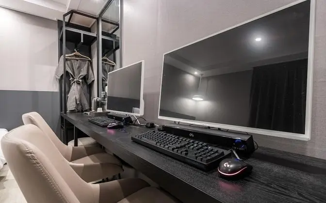 Oda (Deluxe B (Netflix Styler Air Purifier)