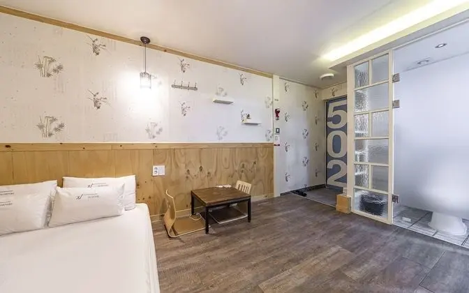 Oda (Korean Syle Room (Netflix personal ac)