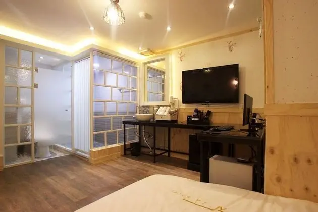 Oda (Korean Syle Room (Netflix personal ac)